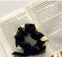 2 Black Roses